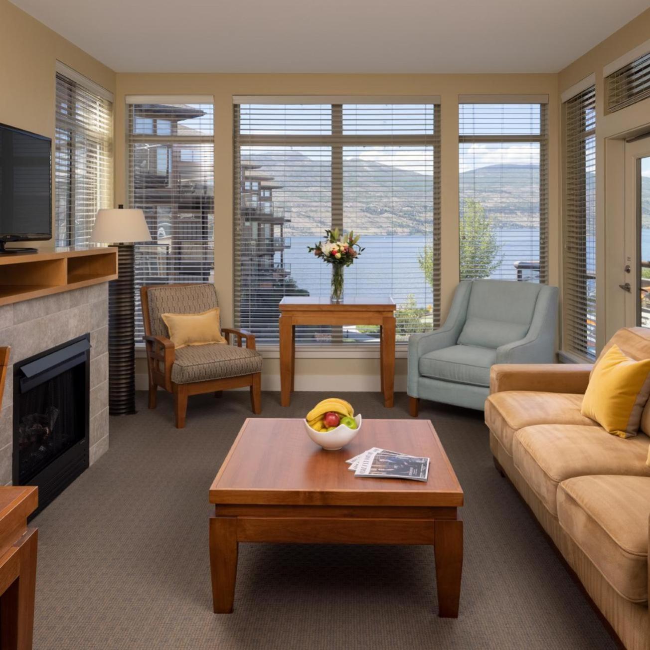 The Cove Lakeside Resort West Kelowna Exterior photo